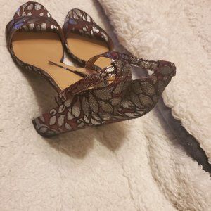 Merona Womens Ankle Strap Sandals Maroon Silver Floral Fabric High Block